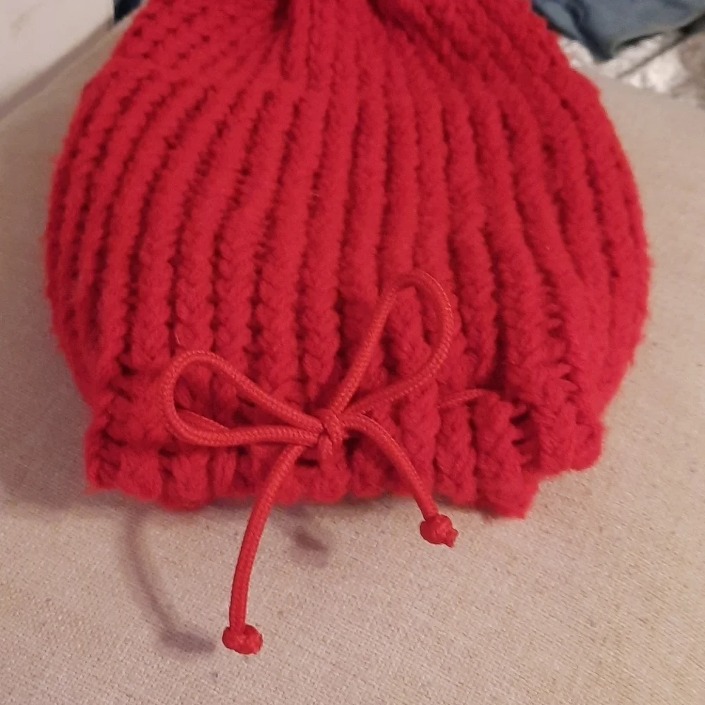 Vintage red knitted hat with drawstring ga Bulldog red
